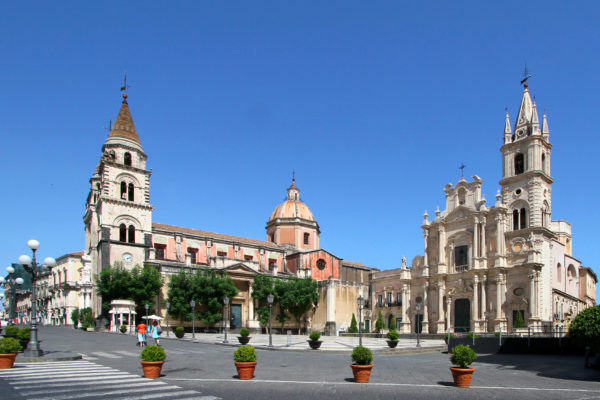 Acireale,_Piazza_Duomo_-_panoramio_(1)